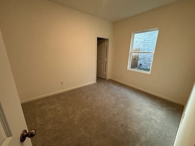 Building Photo - 5940 Sahara Dr