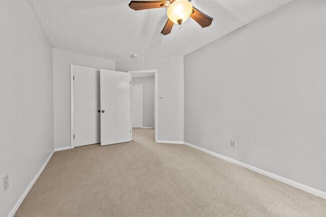 Building Photo - 3959 Aeries Way
