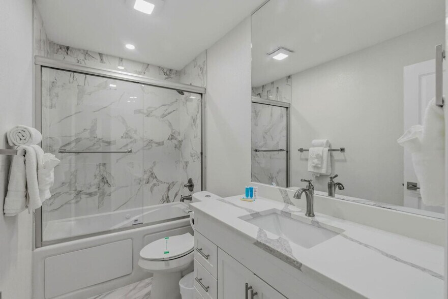 Building Photo - 3909 W Cleveland St