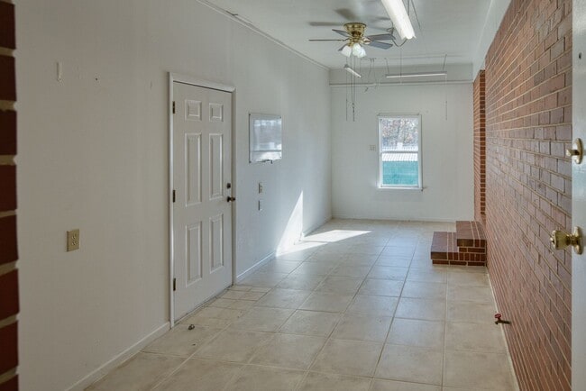 Building Photo - MOVE-IN SPECIAL- $300 OFF FIRST MONTH'S RENT!