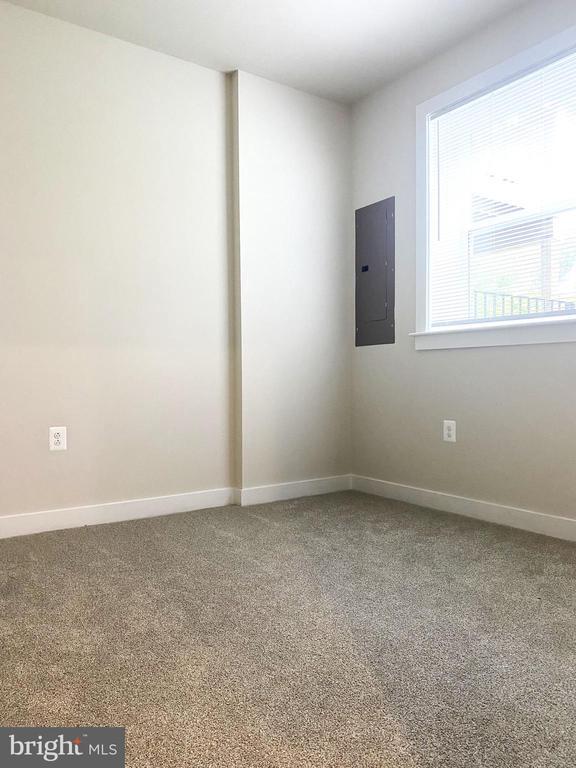 Building Photo - 10590 Red Oak St