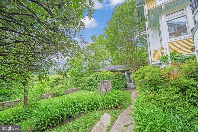 Building Photo - 6402 Ridge Dr
