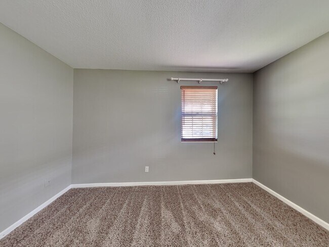 Building Photo - 1500 Gay Rd