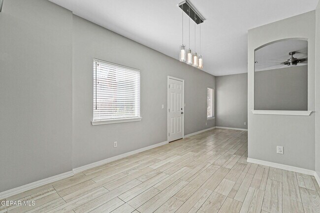 Building Photo - 2137 Shreya St