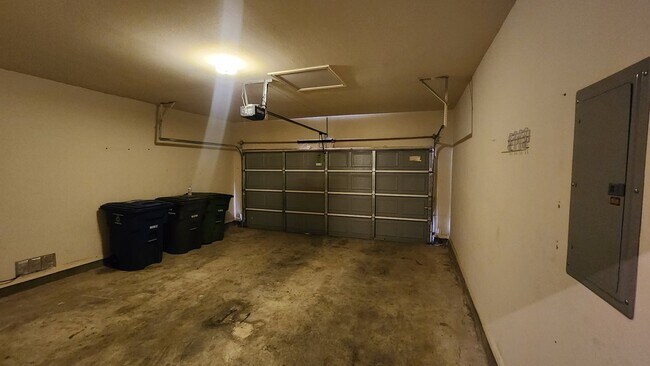 Building Photo - Located In the heart of Stone Oak
