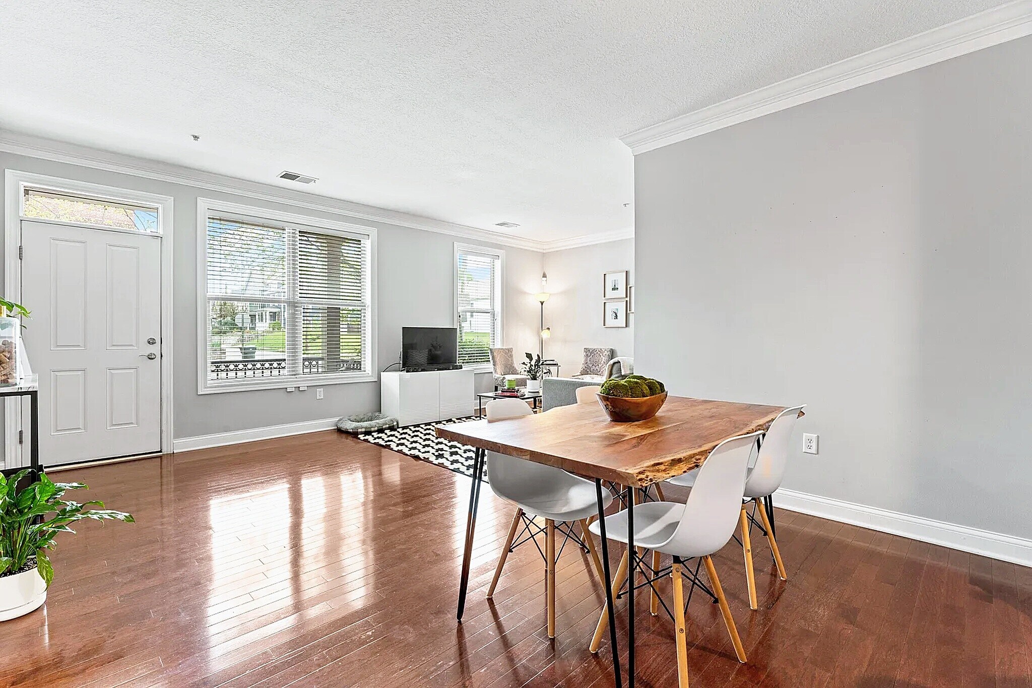 Dining Area - 515 W 1st Ave