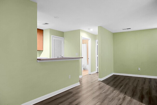 Building Photo - 278 Alexandra Dr