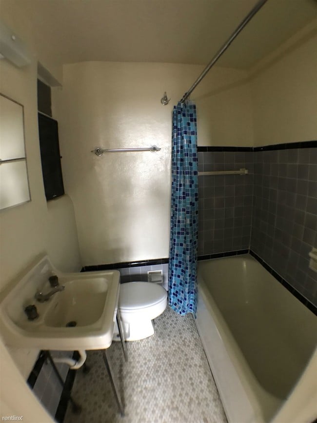 Building Photo - 1 br, 1 bath Apartment - 3310 Brownsville Rd