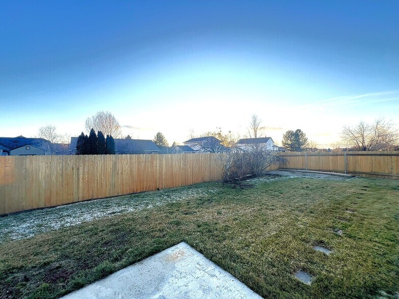 Building Photo - 4160 E Carnation Ct