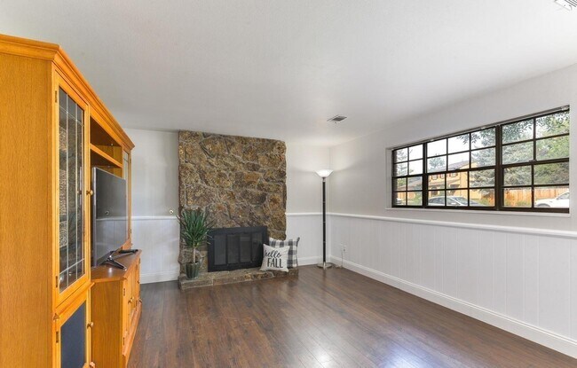 Building Photo - Beautiful 4 Bedroom Home in Midtown Fort Collins!