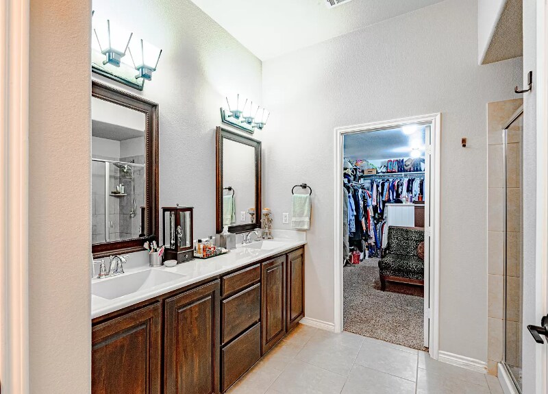 Building Photo - 1810 Sanderlain Ln