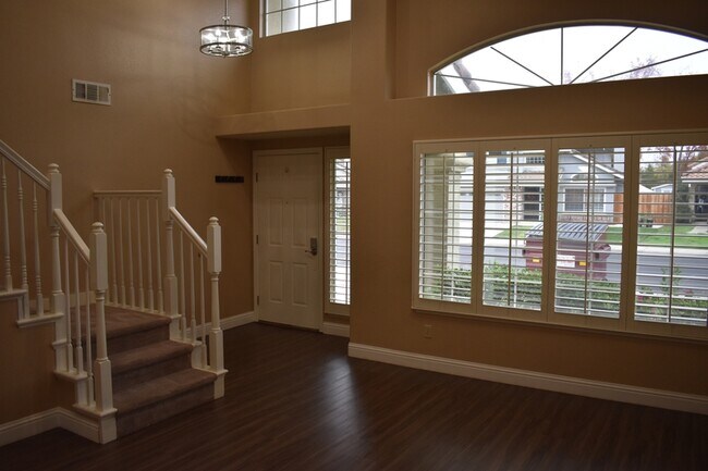 Building Photo - 924 Christy Ct