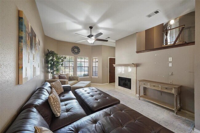 Building Photo - 10035 Red Wolf Ln