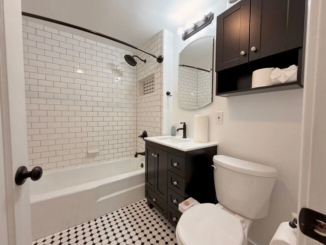 Building Photo - This spacious four-bedroom, two-bathroom