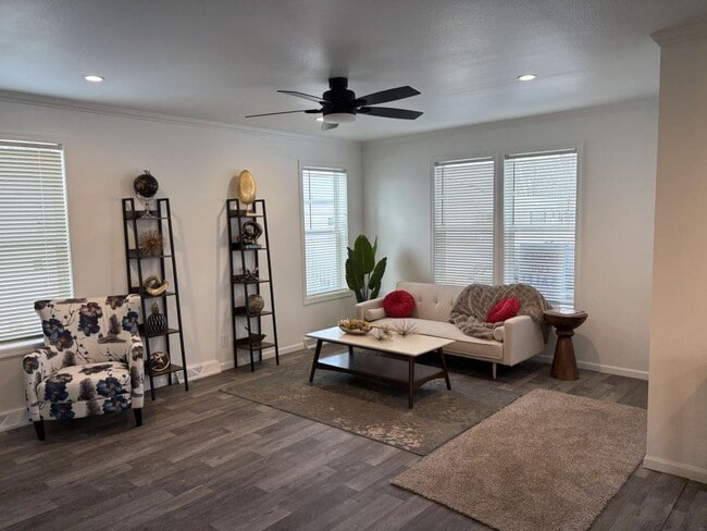 Building Photo - 16 Cimarron