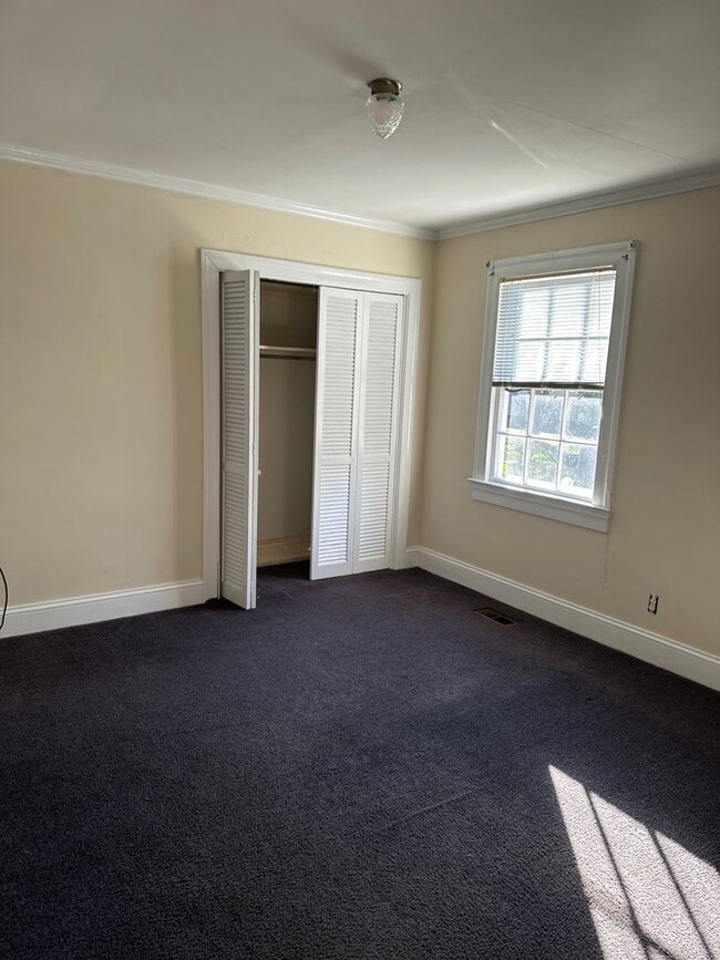 Building Photo - 1602 W Washington Ave