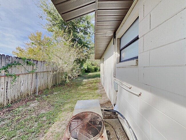 Building Photo - 32819 Blossom Ln