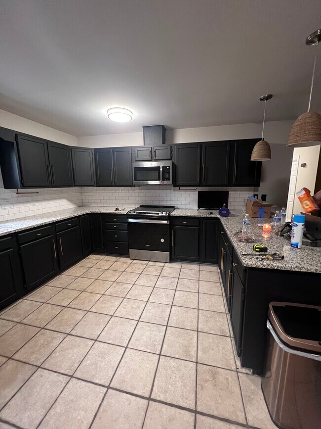 Kitchen - Marble countertops and Island - 160 N Peace Haven Rd