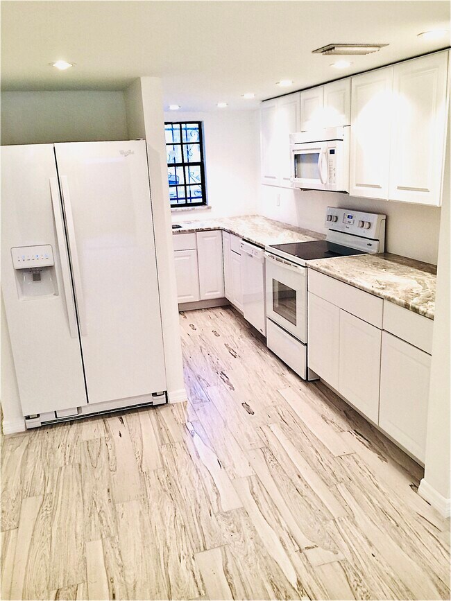 Building Photo - 625 Halifax N Ave