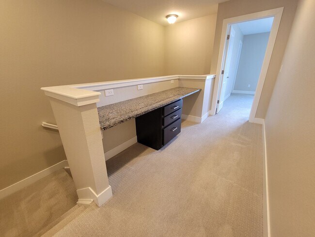 Building Photo - Spacious 3 level, 4 bedroom townhome with attached 2 car garage at Silver Meadows Townhomes on Lo...