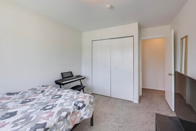 Building Photo - 2122 Southwind Cir