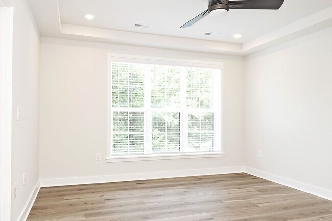 Building Photo - Dog-Friendly Townhouse Just South of Downtown Charlottesville