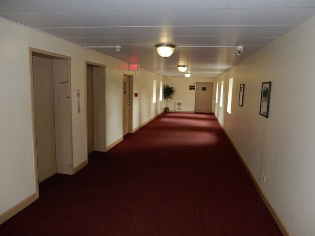 Building Photo - 220 S Roselle Rd