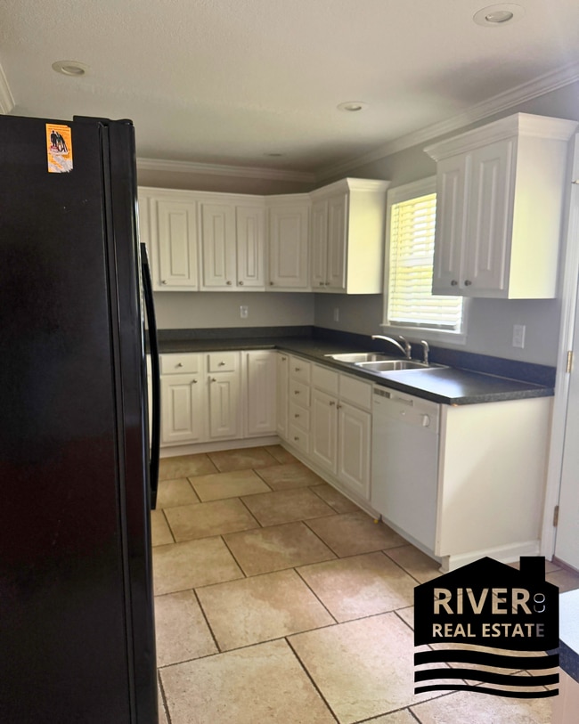 Building Photo - 2370 Roberts Ln