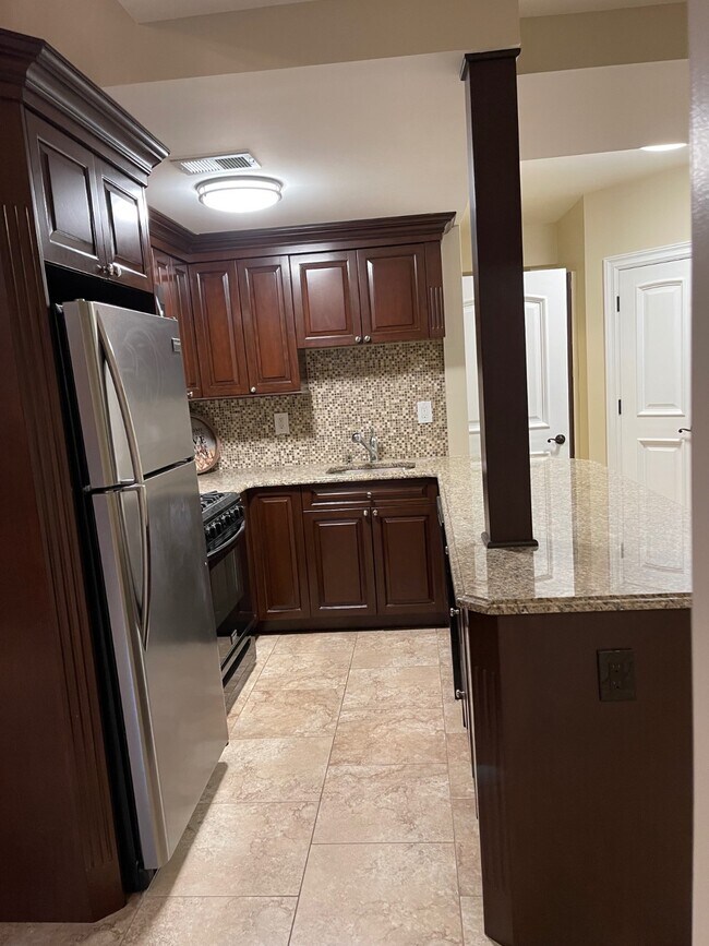 Building Photo - 282 Vernon Ave