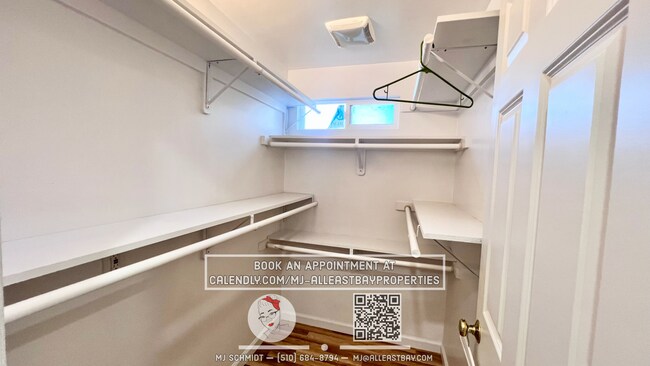 Building Photo - 3 bedroom home in El Sabrante with EV charger, 2 parking spots, 1 car garage, ac/heat!