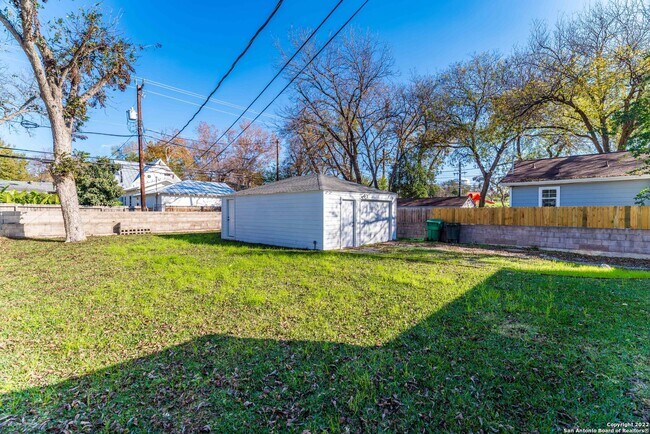 Building Photo - 351 Redwood St