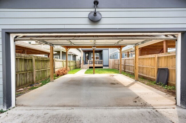 Building Photo - Stunning 3BE/3BA in one of Nashville's hottest neighborhood, The Nations!
