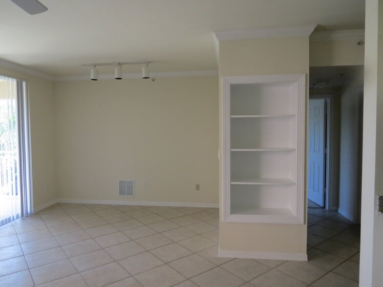 Building Photo - 6559 Emerald Dunes Dr
