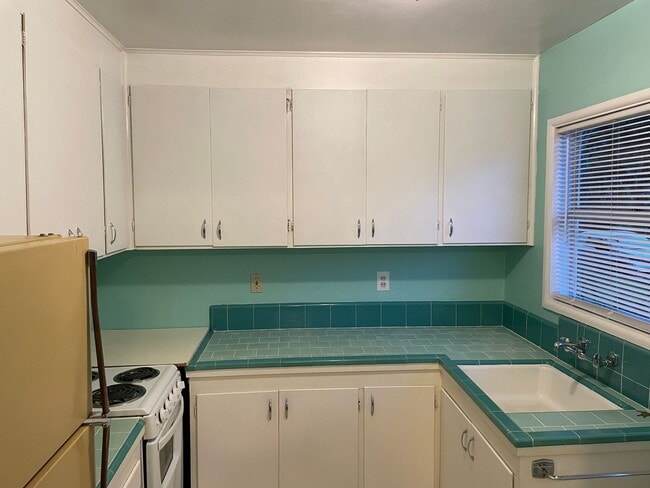 Building Photo - Bobbsey 1