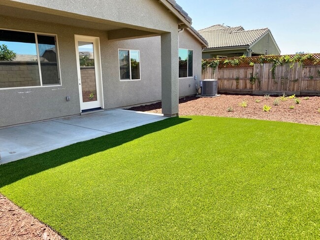 Building Photo - $2,650 Woodside Gated Community 4 Bdrm, So...