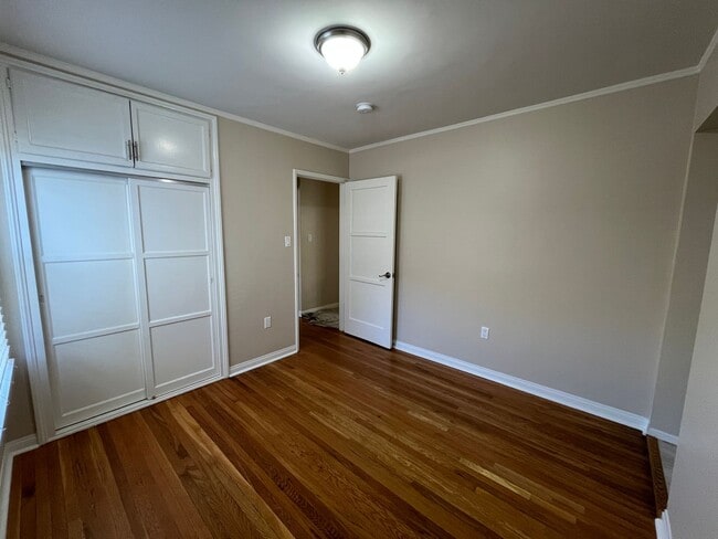 Building Photo - AVAILABLE NOW! 3+2 w/bonus room + applianc...
