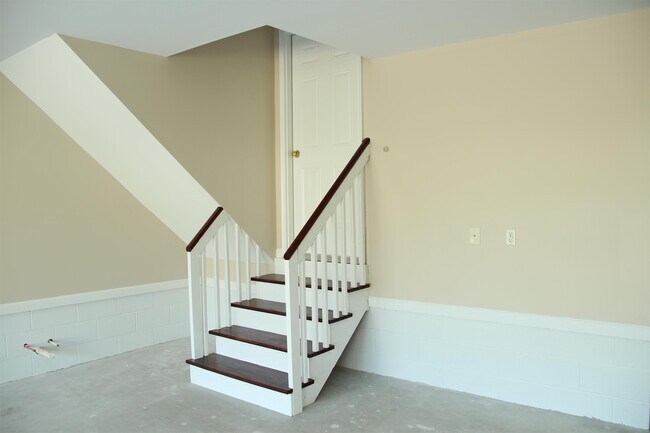 Building Photo - 107 Enchanted Way