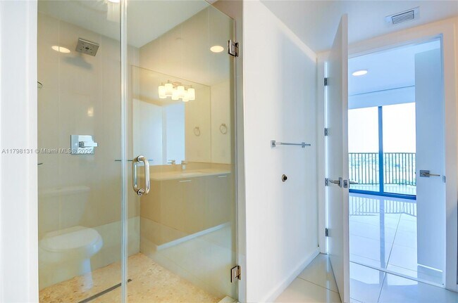 Building Photo - 5252 NW 85th Ave