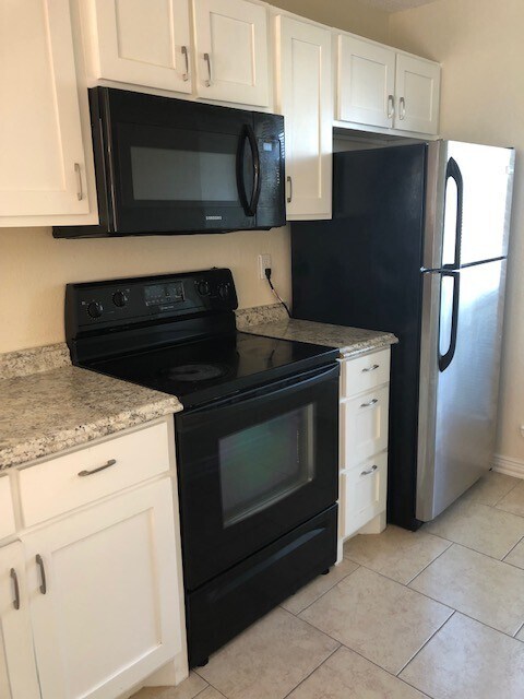 Building Photo - 3 bedroom condo by UNT