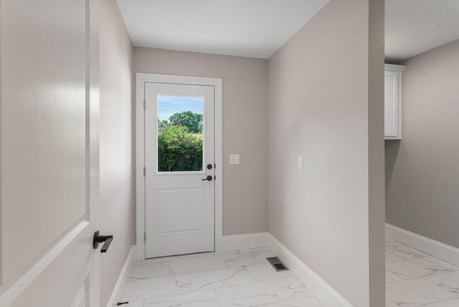 Building Photo - Four bedroom executive rental available no...