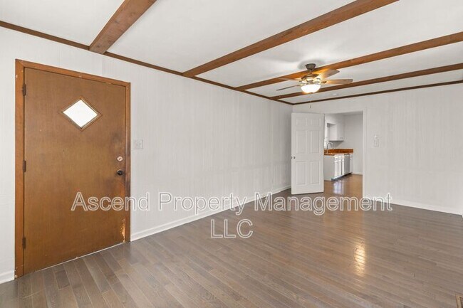 Building Photo - 5018 Golfview Dr
