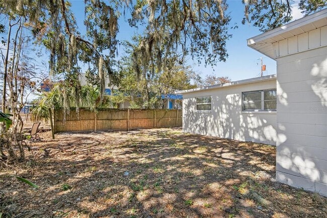 Building Photo - 311 NE 5th St