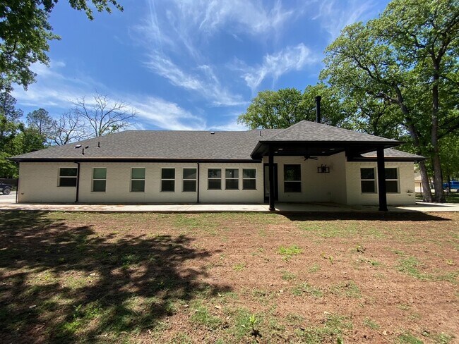 Building Photo - 501 Monna Ct