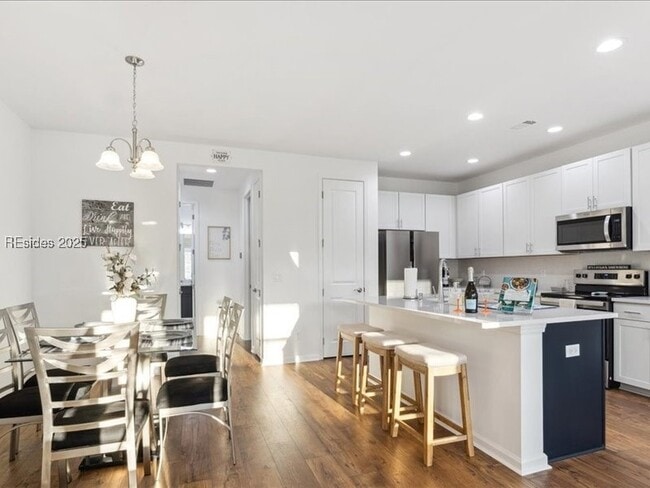 Building Photo - 1388 Good Life Wy