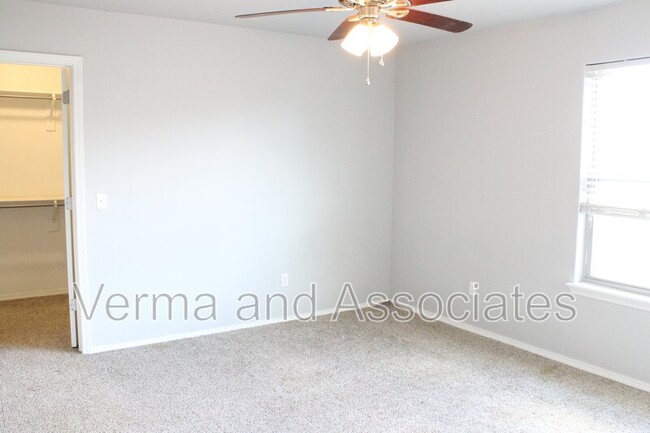 Building Photo - 5007 SW Fieldstone Blvd