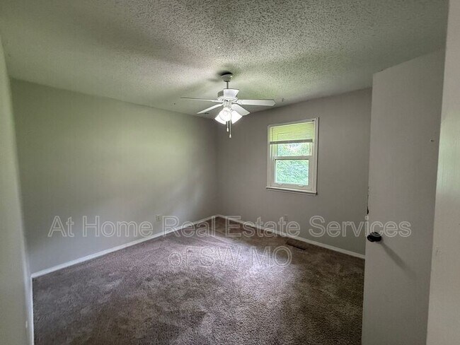 Building Photo - 6124 S Farm Rd 131