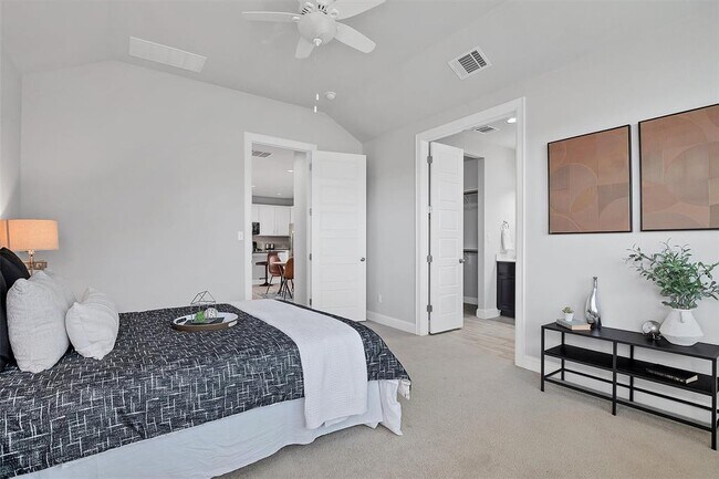 Building Photo - 2404 Burberry Ln