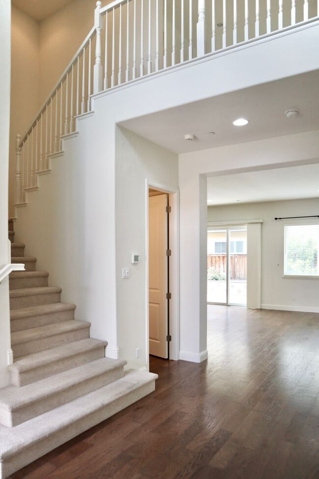 Building Photo - Stunning 3,400 Square Foot Home For Rent! ...