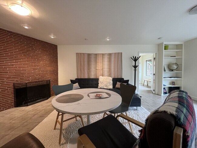 Building Photo - Spacious 1 Bedroom ADU Steps to OHSU with Soaking Tub, Rain Shower, and Treeline Views