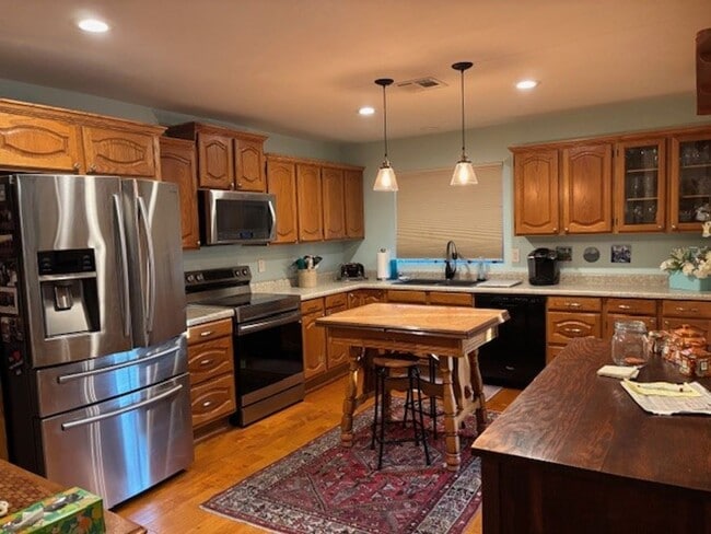 Building Photo - Welcome to this stunning 2-bedroom, 2-bathroom home, in Leisure World a 45+ Active Adult Resort C...